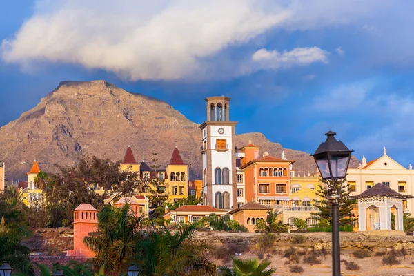 Stranden las americas på Teneriffa - kanariefågel — Stockfoto