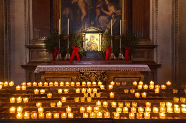 simge ve salzburg Avusturya Katedrali'nde mum