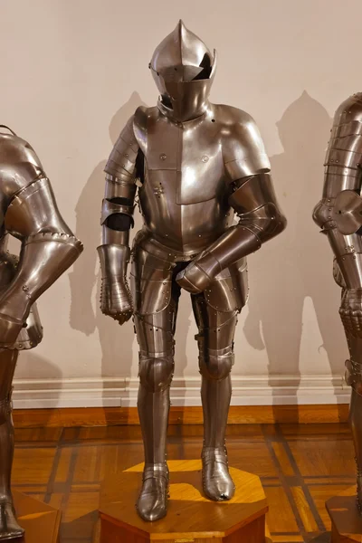 在 ambras 宫-奥地利因斯布鲁克的骑士的盔甲 — 图库照片