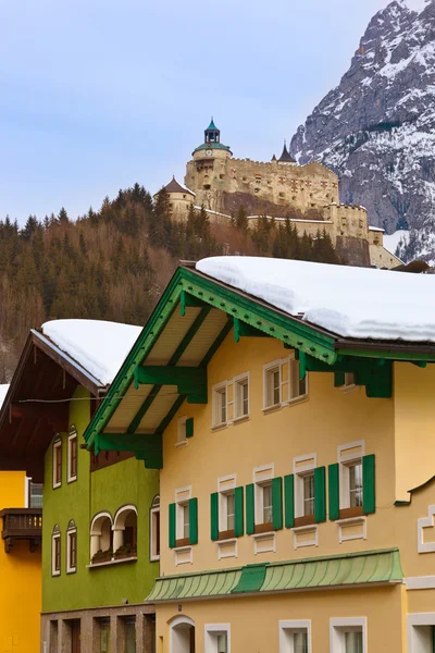 Aldeia e castelo Werfen perto de Salzburgo Áustria — Fotografia de Stock