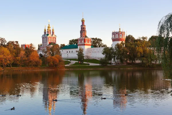 Novodevichiy kloster i Moskva Ryssland — Stockfoto