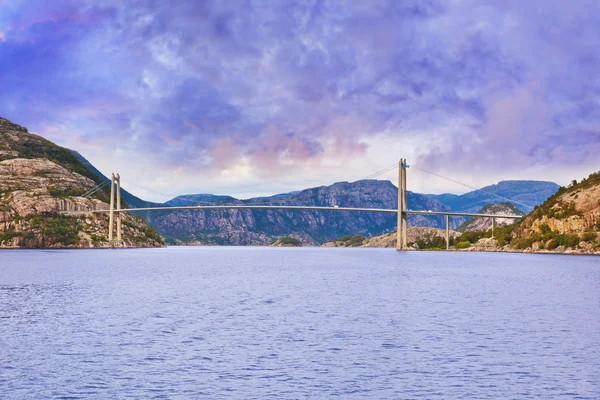 Ponte nel fiordo Lysefjord - Norvegia — Foto Stock