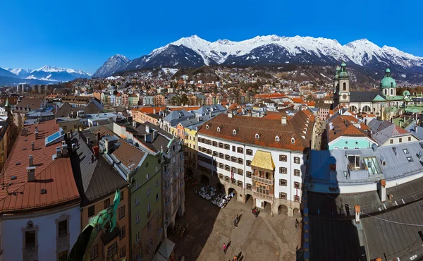 Rakousko InnsbruckΧάλστατ χωριό στη λίμνη - Σάλτσμπουργκ Αυστρίας — Stock fotografie