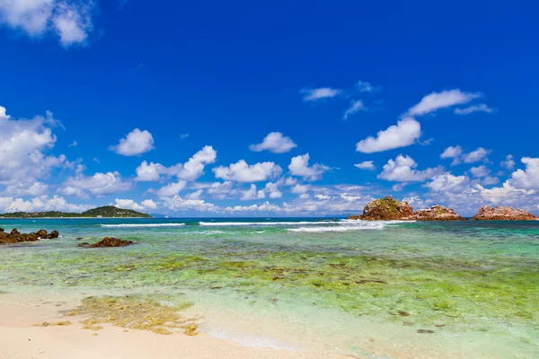 Tropisk strand på Seychellerna — Stockfoto