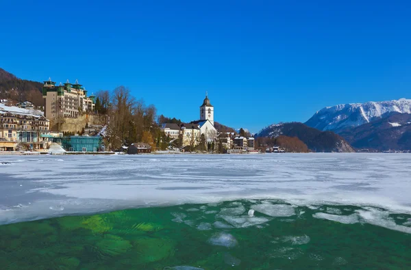 Dorp St. wolfgang op het meer wolfgangsee - Oostenrijk — Stockfoto