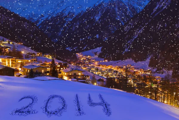 2014 auf Schnee in den Bergen - solden austria — Stockfoto