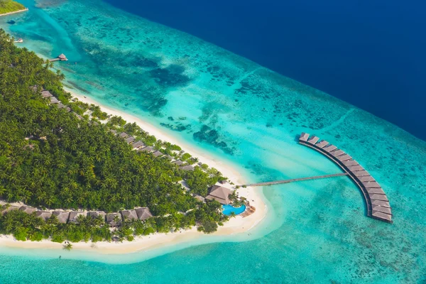 Isola tropicale alle Maldive — Foto Stock