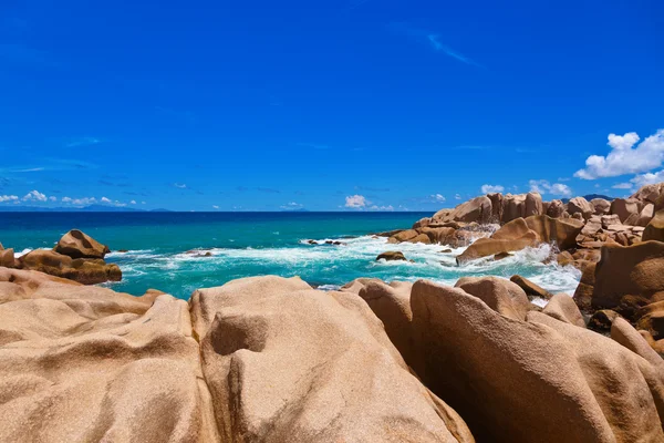 Tropisch strand op de Seychellen — Stockfoto