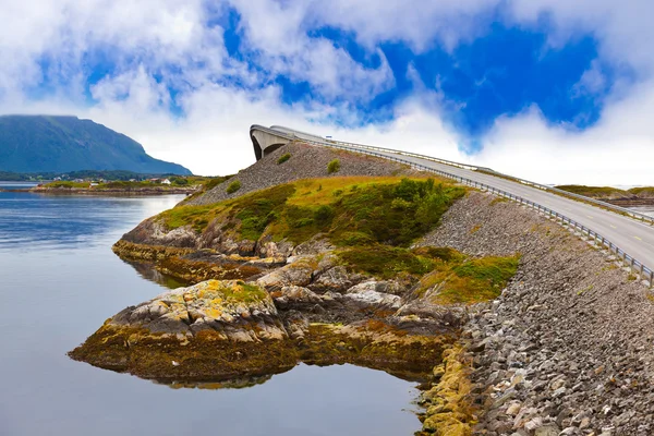 Famoso ponte sulla strada atlantica in Norvegia — Foto Stock