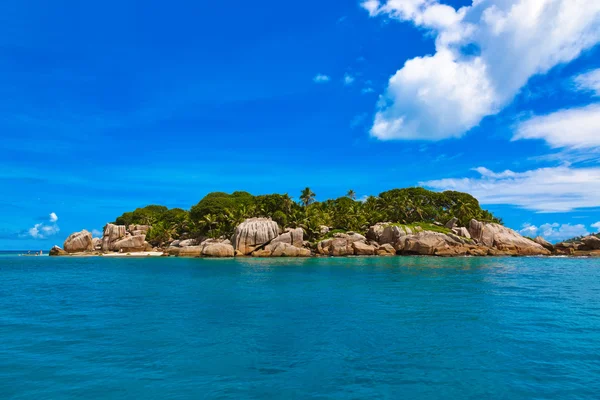 Isola tropicale alle Seychelles — Foto Stock