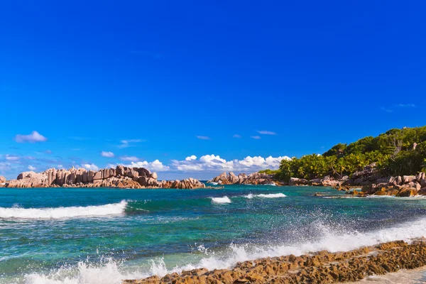 Tropisch strand op de Seychellen — Stockfoto