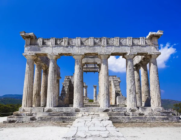 关于埃伊纳岛，希腊神庙的废墟 — 图库照片
