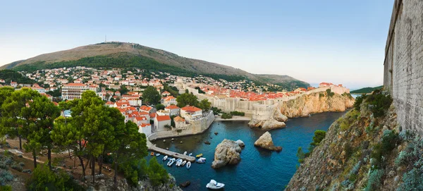 Panorama de Dubrovnik, Croacia al atardecer — Foto de Stock