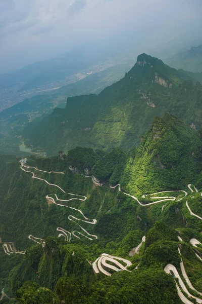 天门山自然公园山路 中国旅游背景 — 图库照片