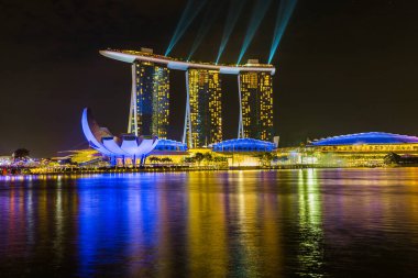 Singapur şehrinin ufuk çizgisi - mimari ve seyahat geçmişi