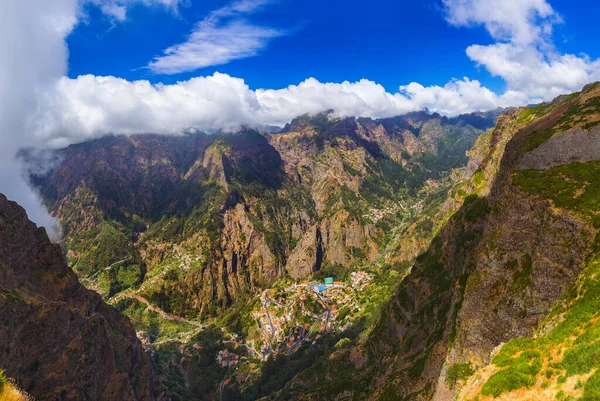 Pueblo Montaña Madeira Portugal Viajes Fondo — Foto de Stock