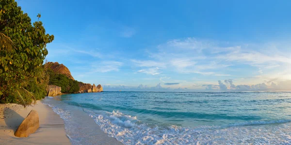 Spiaggia tropicale Fonte D'Argent alle Seychelles — Foto Stock
