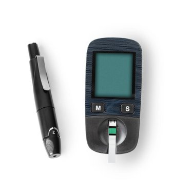 Beyaz zemin üzerinde izole edilmiş kan şekeri glukometresi diyabeti