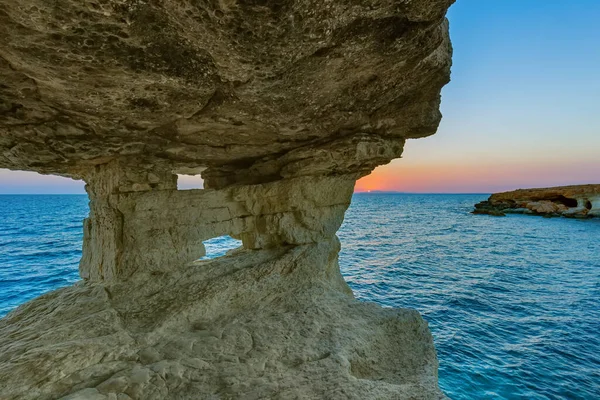 Berühmte Meereshöhlen Bei Sonnenuntergang Ayia Napa Zypern Hintergrund Der Natur — Stockfoto