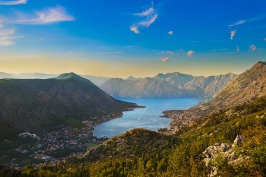 Sunset - Karadağ 'daki Kotor Körfezi - Doğa ve mimari arka plan