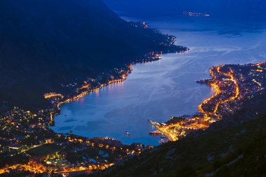 Sunset - Karadağ 'daki Kotor Körfezi - Doğa ve mimari arka plan
