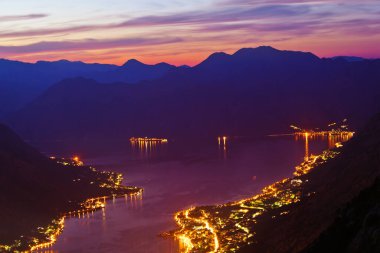 Sunset - Karadağ 'daki Kotor Körfezi - Doğa ve mimari arka plan
