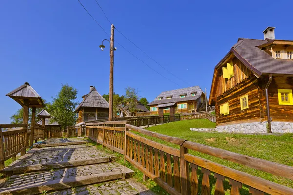 Traditioneel Dorp Drvengrad Mecavnik Servië Architectuur Reisachtergrond — Stockfoto