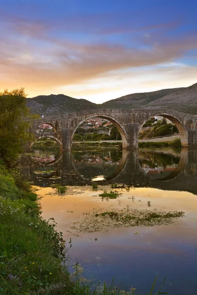 Alte Brücke Trebinje Bosnien Und Herzegowina Architektonischer Hintergrund lizenzfreie Stockbilder