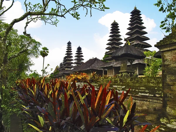 Techos del templo de Taman Ayun — Foto de Stock