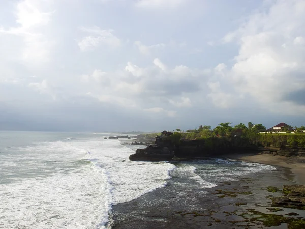 Tanah lot temple území oceán pobřežní čára — Stock fotografie