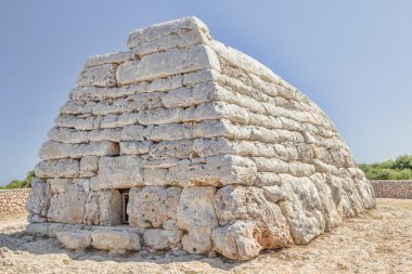 naveta des tudons mezarda menorca adasında, İspanya.