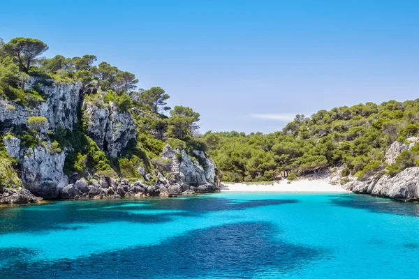 Cala macarelleta - δημοφιλή παραλία νησί menorca — Φωτογραφία Αρχείου