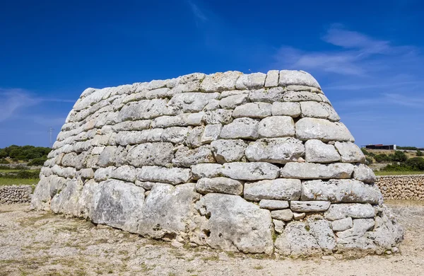 Graftombe Naveta des tudons ossuarium op eiland menorca, Spanje. — Stockfoto
