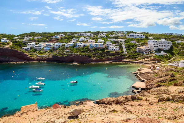 Cala Morell cala paisaje en día soleado en Menorca, España . —  Fotos de Stock