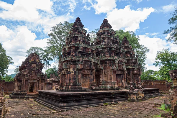 Templo Banteay Srei estructuras principales, Siem Reap, Camboya . —  Fotos de Stock