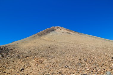 Teide yanardağı zirve ile açık mavi gökyüzü arka plan.