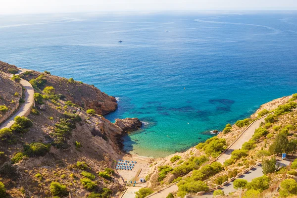 Pequena praia Ti Ximo em Benidorm, Espanha . — Fotografia de Stock