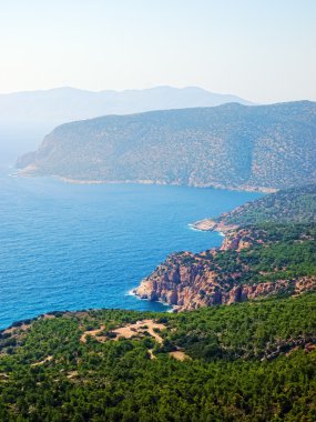 güneşli bir gün, Yunanistan'ın Rodos kıyı şeridi.
