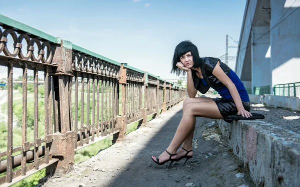 Thoughtful girl on a bridge — Stock Photo, Image