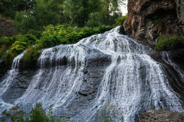 Ermenistan 'da Arpa nehrinde Jermuk şelalesi