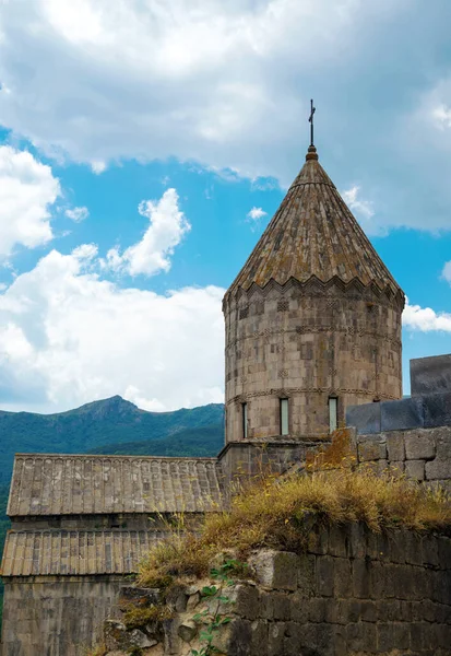 The Tatev monastery is above the river Vorotans canyon, in thick walls is monks cells — Stock Photo, Image
