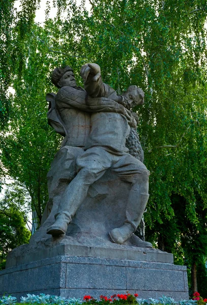 ヴォルゴグラード ロシア 2021年6月5日 ママーエフ クルガンの彫刻的な記念碑的な構成は ファシストの侵略者から自国を守るロシアの兵士を描いています — ストック写真