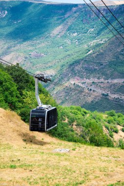 Tatev, Ermenistan - 18 Temmuz 2021: Ermenistan 'daki Tatev Cable Car halatından Vorotan Nehri Boğazı' na bakın.