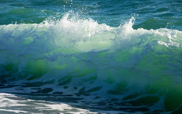 Onda Azul Quebrando Uma Praia Mar — Fotografia de Stock