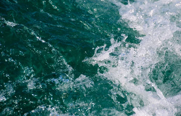 Морская Пена Волн Вдавливающихся Береговую Текстуру Дикие Мощные Волны Брызгают — стоковое фото