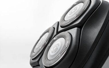 kırpma yolu ile beyaz arka plan üzerinde izole modern pil Elektrikli tıraş makinesi