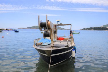 Budva, Karadağ - 14 Temmuz 2021: Budva 'ya demir atmış balıkçı teknesi