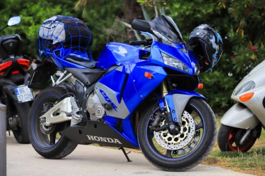 Budva, Karadağ - 13 Temmuz 2021: Motosiklet Honda CBR