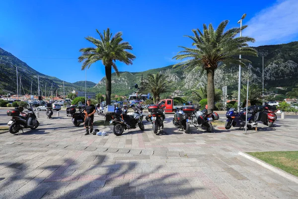 Kotor Montenegro Luglio 2021 Molte Moto Sono Parcheggiate Sulla Piazza — Foto Stock