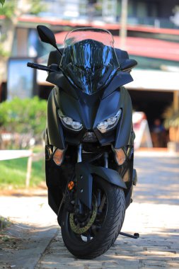 Budva, Karadağ - 18 Temmuz 2021: Scooter Yamaha XMax 